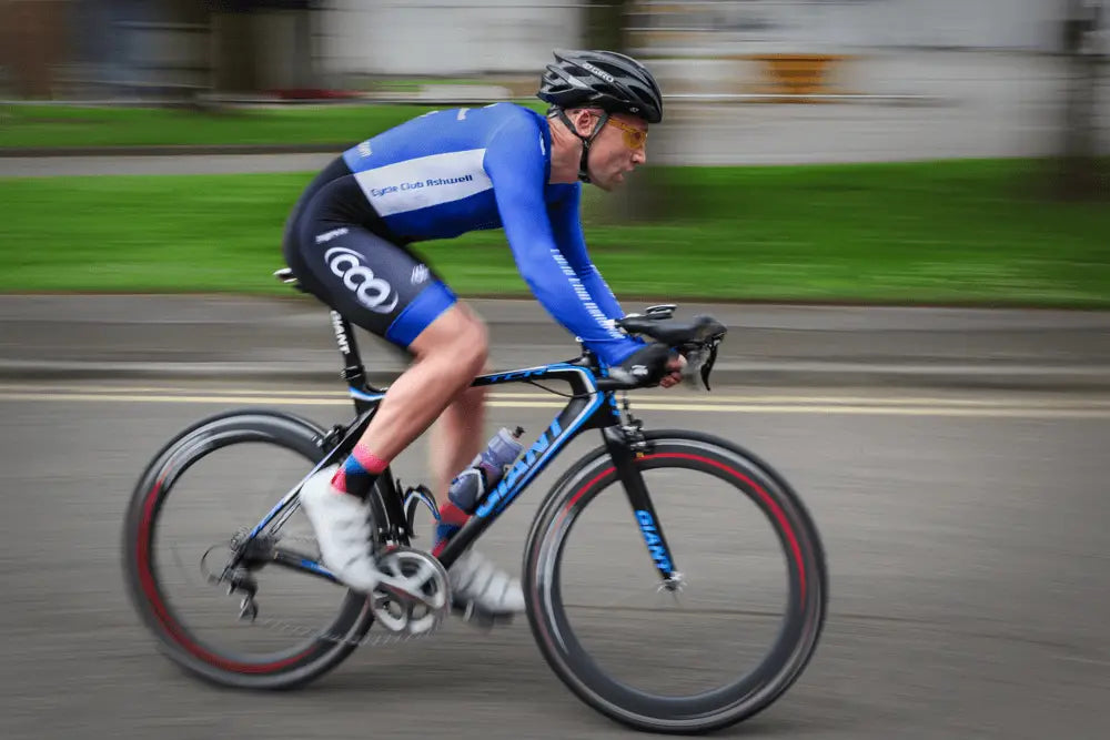 Wie funktioniert ein aerodynamischer Helm?