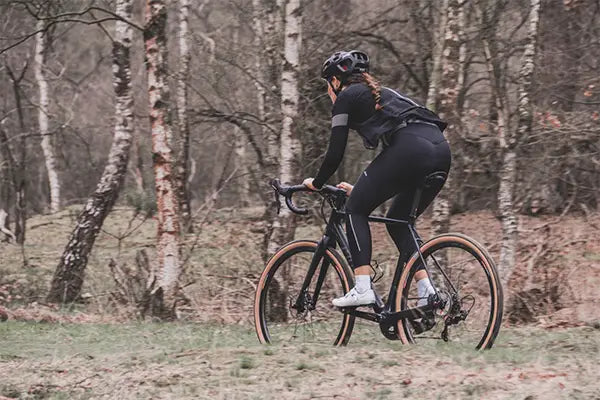 Radfahren: Wie kleidet man sich während der Herbstausflüge?